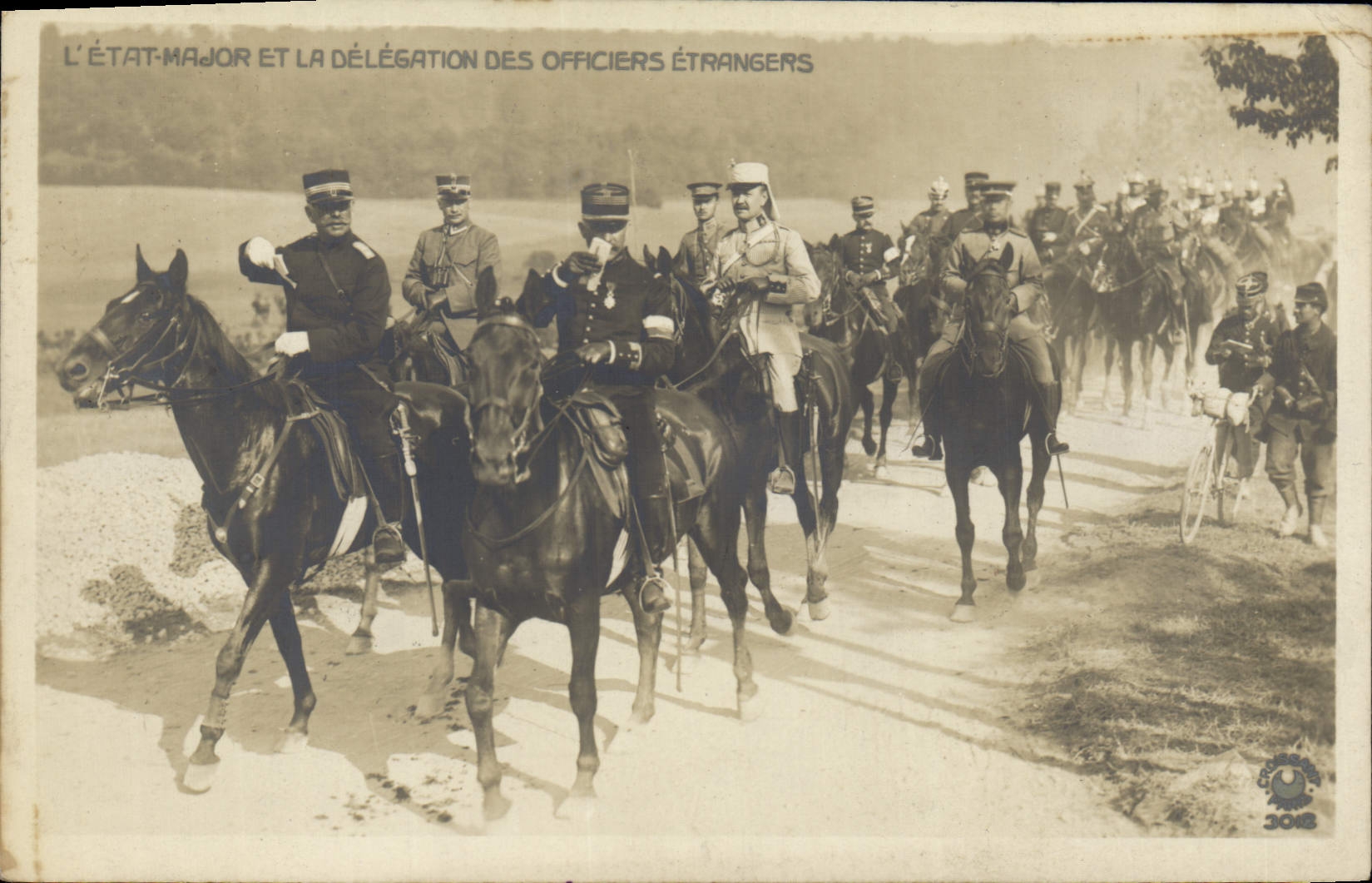CPA Militaria L'Etat Major et la delegation des officiers etrangers 