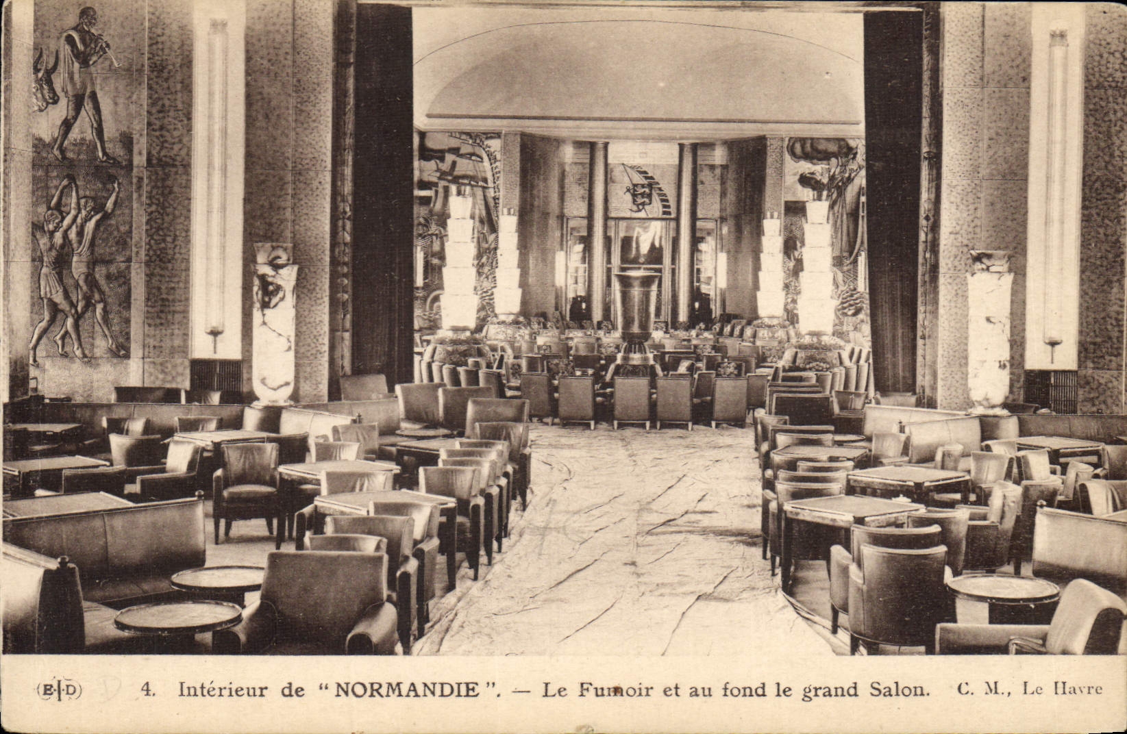 CPA Bateau Paquebot Interieur de Normandie Le fumoir et au fond le grand salon
