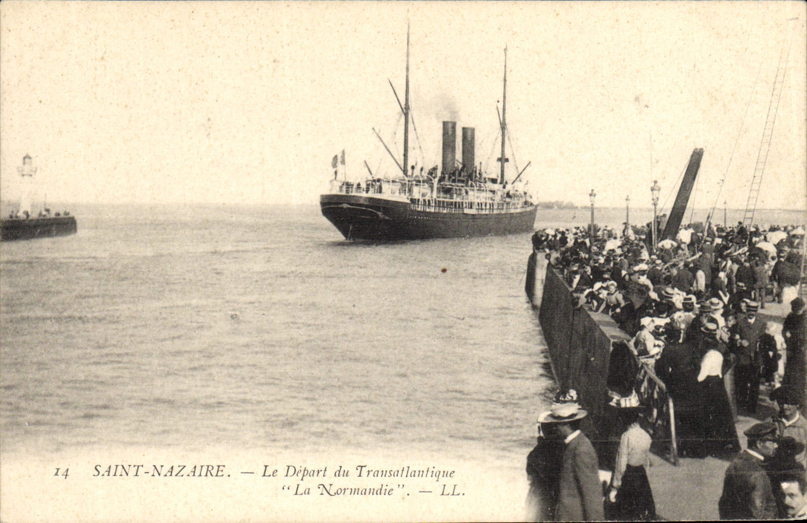 CPA Bateau Paquebot Saint Nazaire Le depart du transatlantique La Normandie