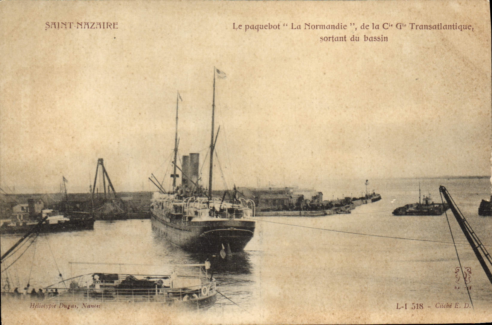 CPA Bateau Paquebot La Normandie de la Cie Gle Transatlantique sortant du bassin Saint Nazaire