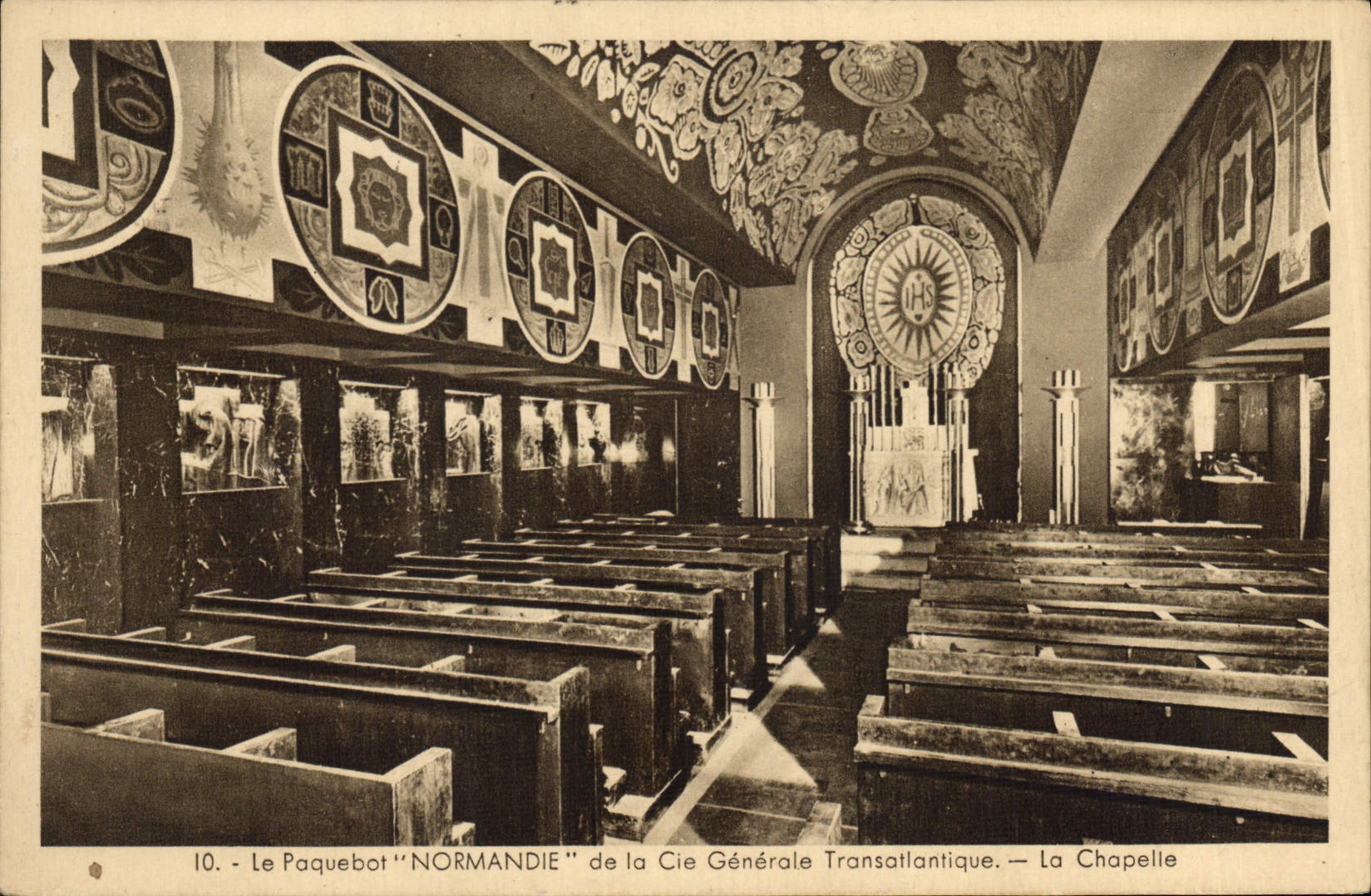 CPA Bateau Paquebot Normandie de la Cie Gle Transatlantique La chapelle