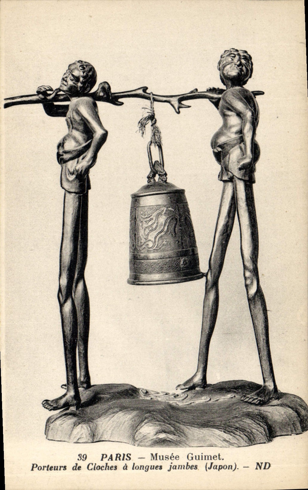 CPA Cloche Paris Musee Guimet Porteurs de cloches a longues Jambes Japon Nippon