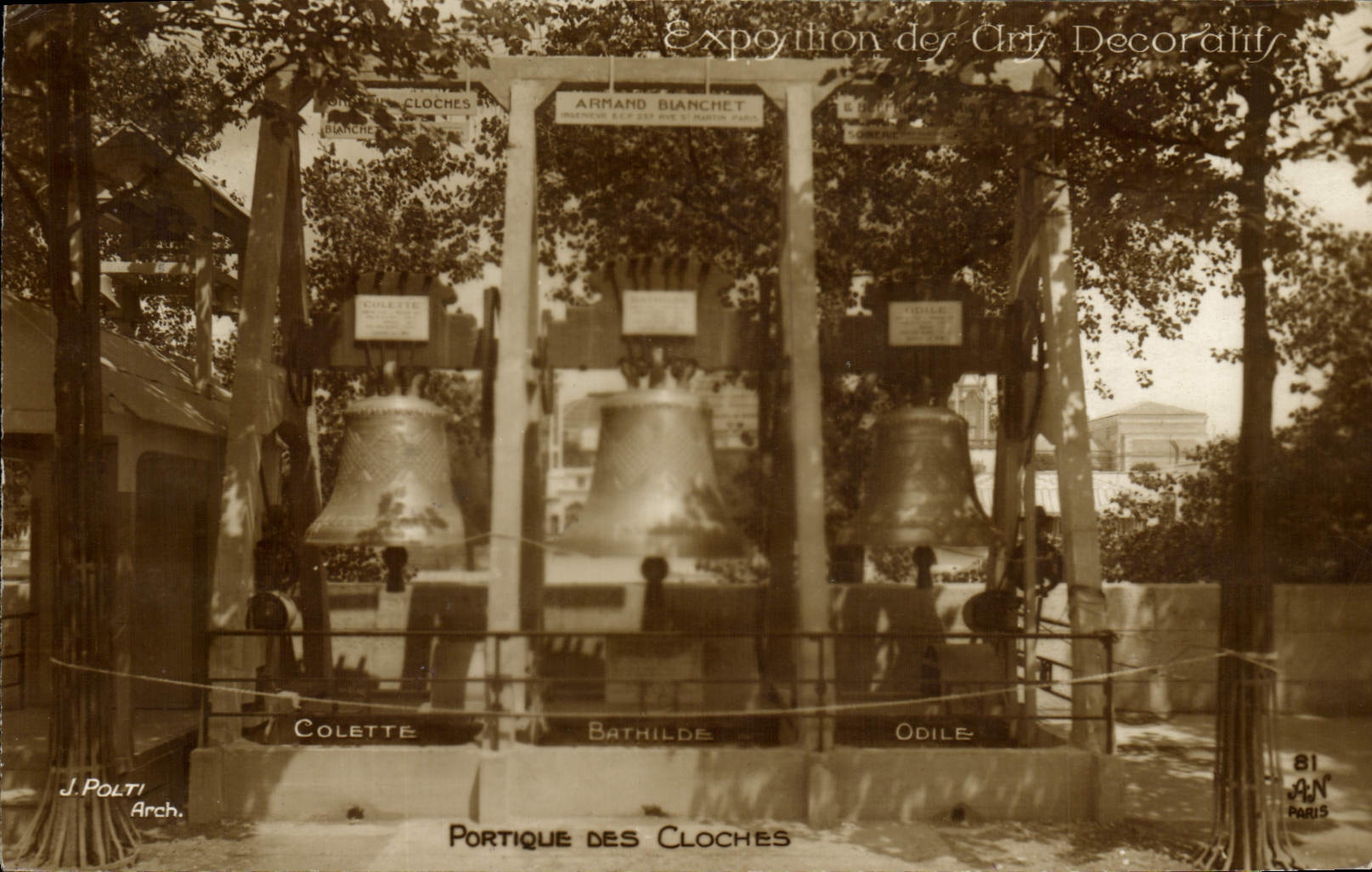 CPA Cloche Portique des cloches Exposition des Arts Decoratifs Paris 