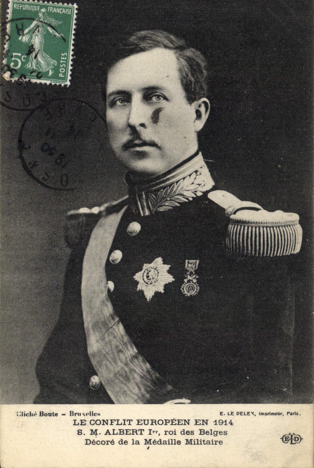 Postal Militaria SM Albert 1.o Rey de los Belgas decora de la Medalla militar