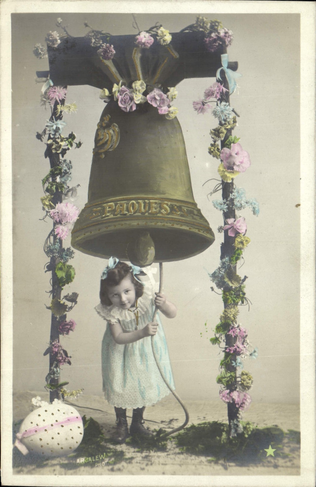 CPA Cloche Paques Enfant 