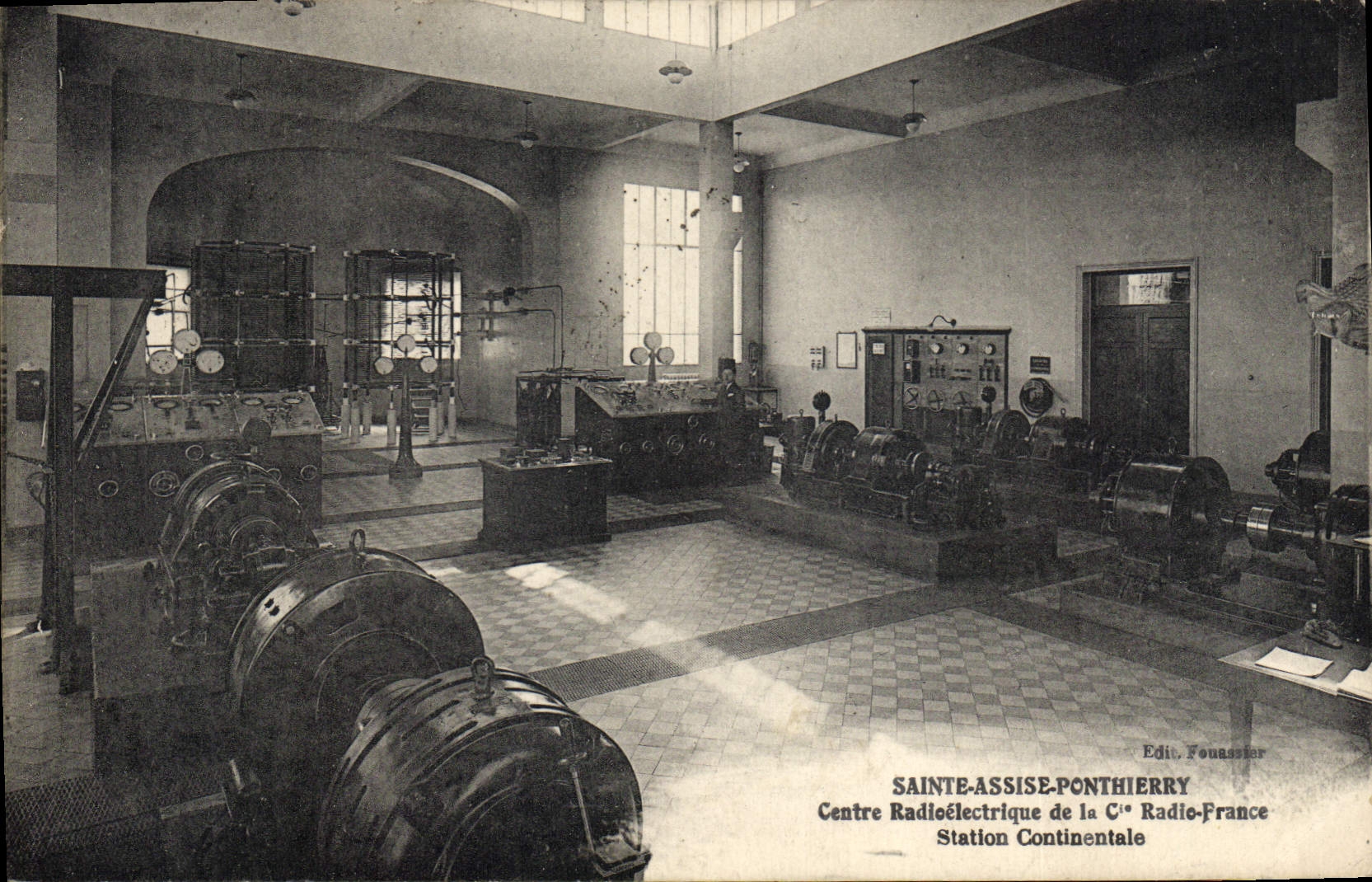 CPA Sainte Assise Ponthierry Centre radioelectrique de la Cie Radio France Station continentale