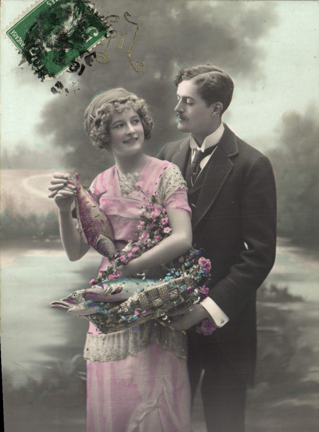 CPA Fantaisie Paques Poisson Femme 1er Avril 
