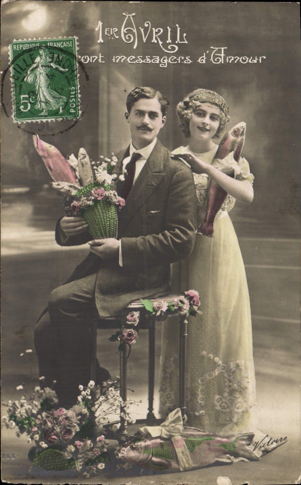 CPA Fantaisie Paques Poisson Femme 