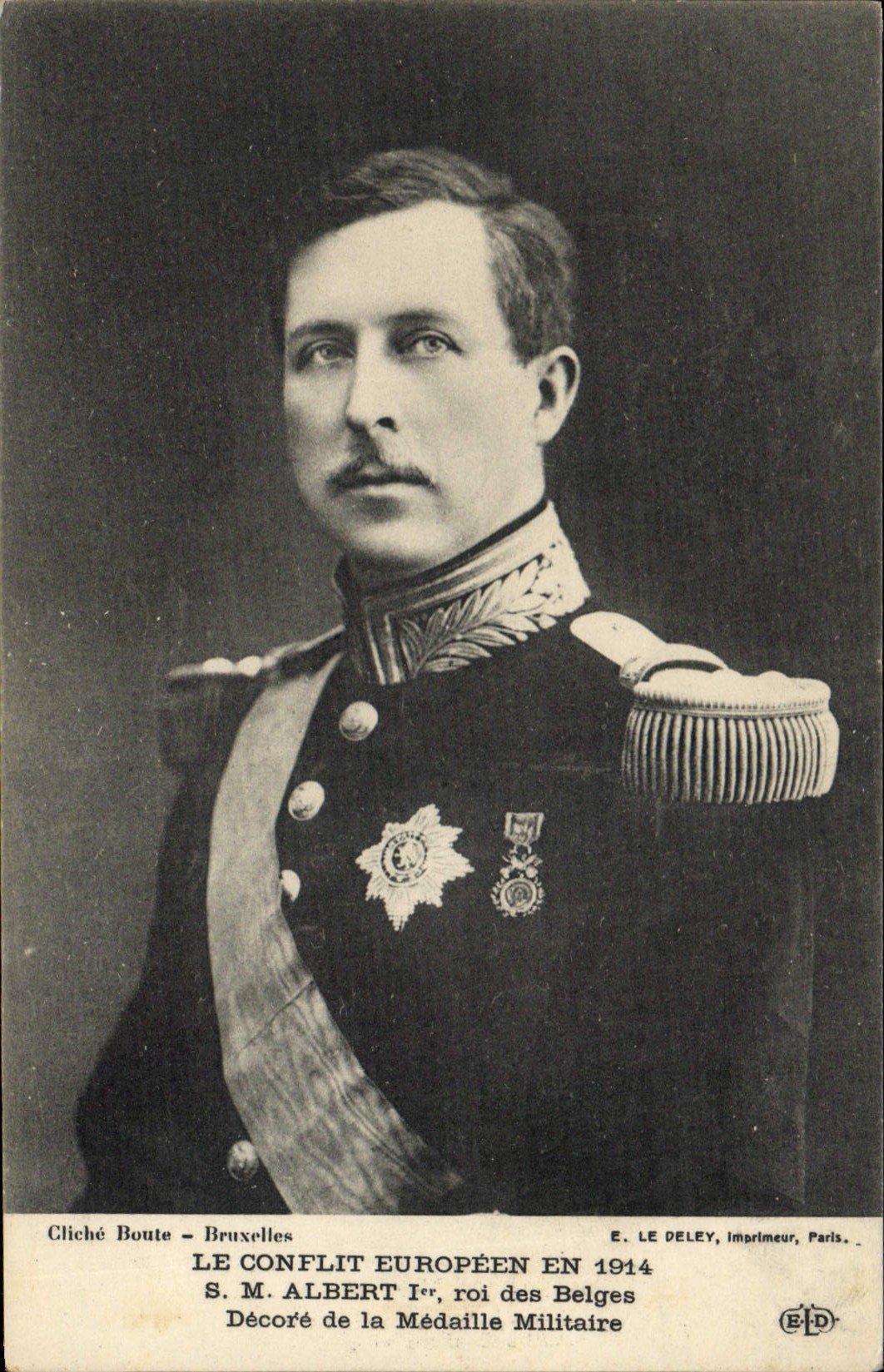 CPA Militaria SM Albert 1er Roi des Belges Decore de la Medaille Militaire 