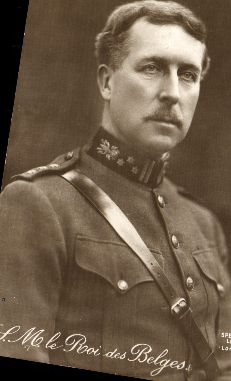 CPA Militaria SM le roi des Belges 