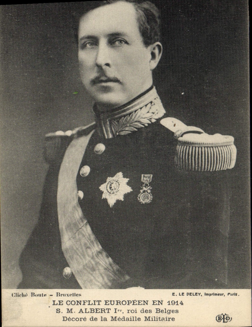 CPA Militaria SM Albert 1er Roi des Belges Decore de la Medaille Militaire 