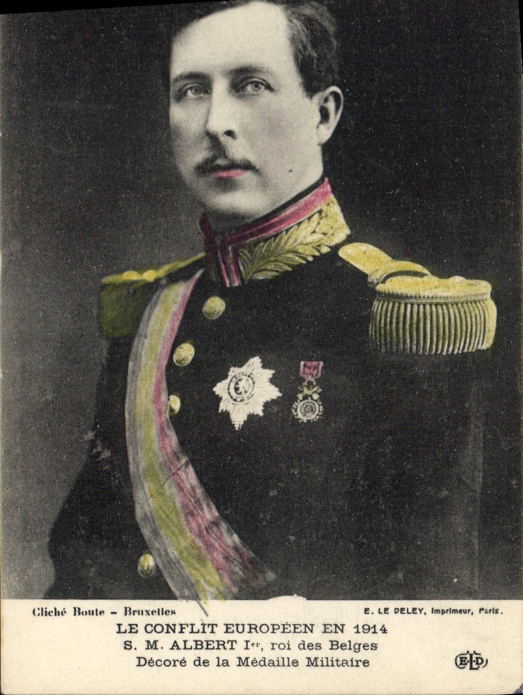 CPA Militaria SM Albert 1er Roi des Belges Decore de la Medaille Militaire 