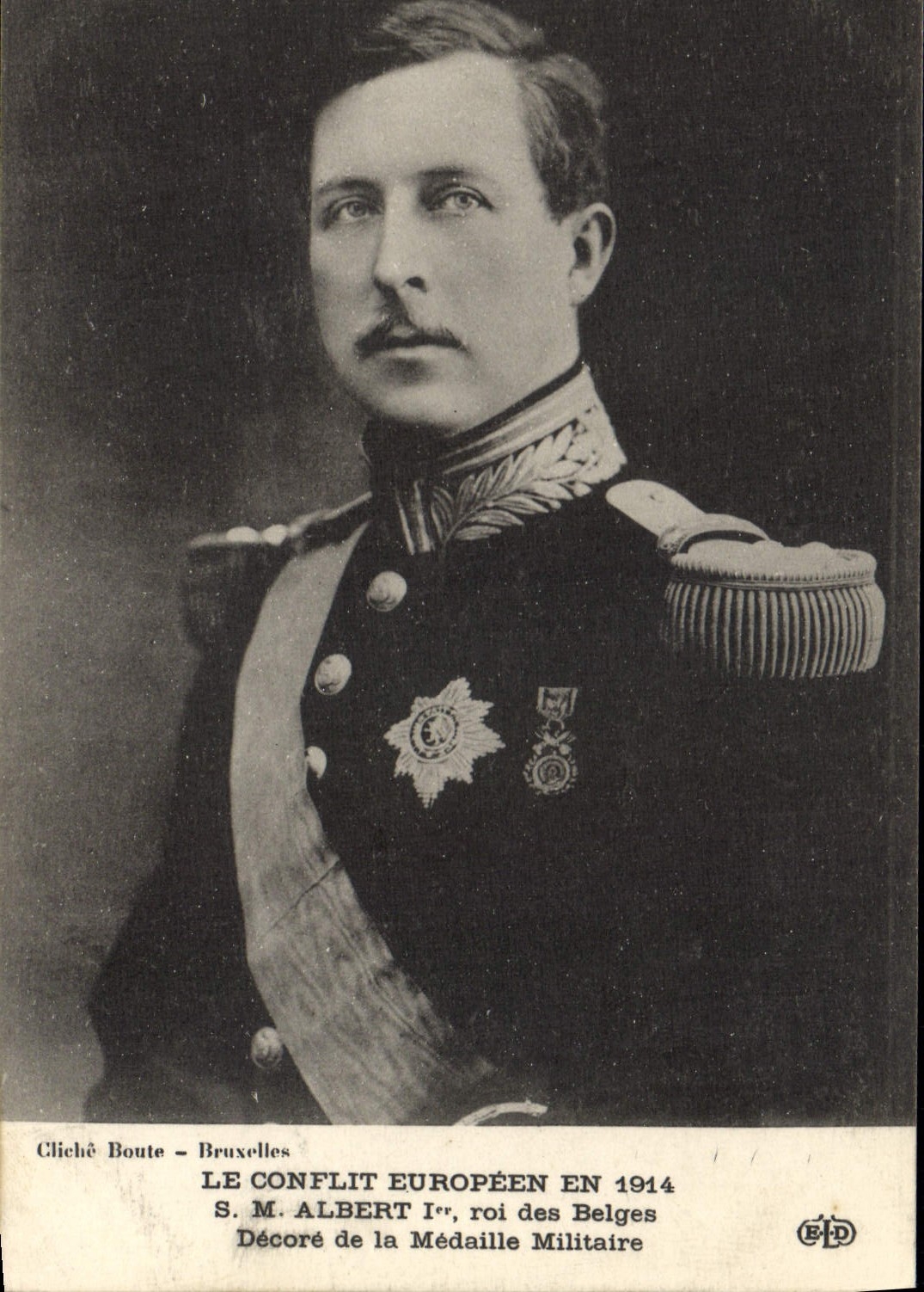 CPA Militaria SM Albert 1er Roi des Belges Decore de la Medaille Militaire 