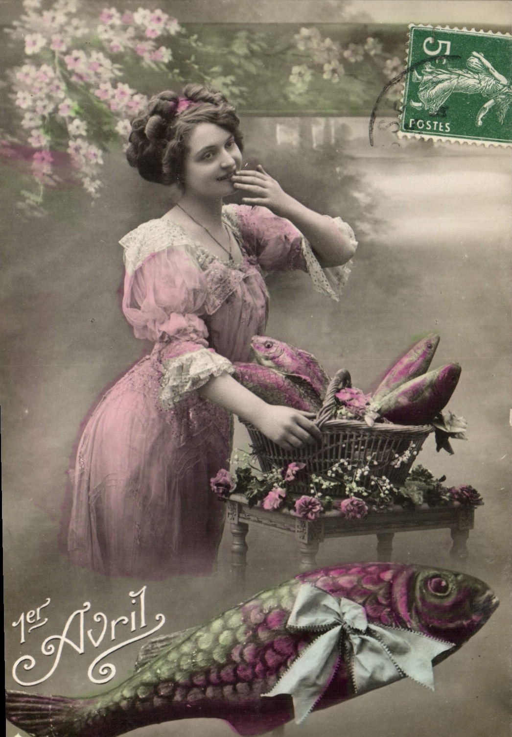 CPA Fantaisie Paques Poisson Femme 