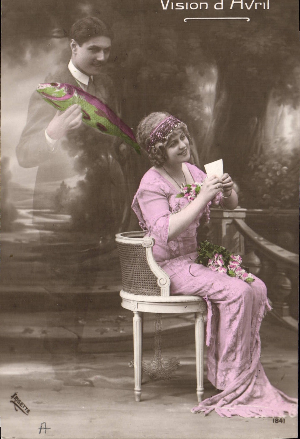 CPA Fantaisie Paques Poisson Femme 