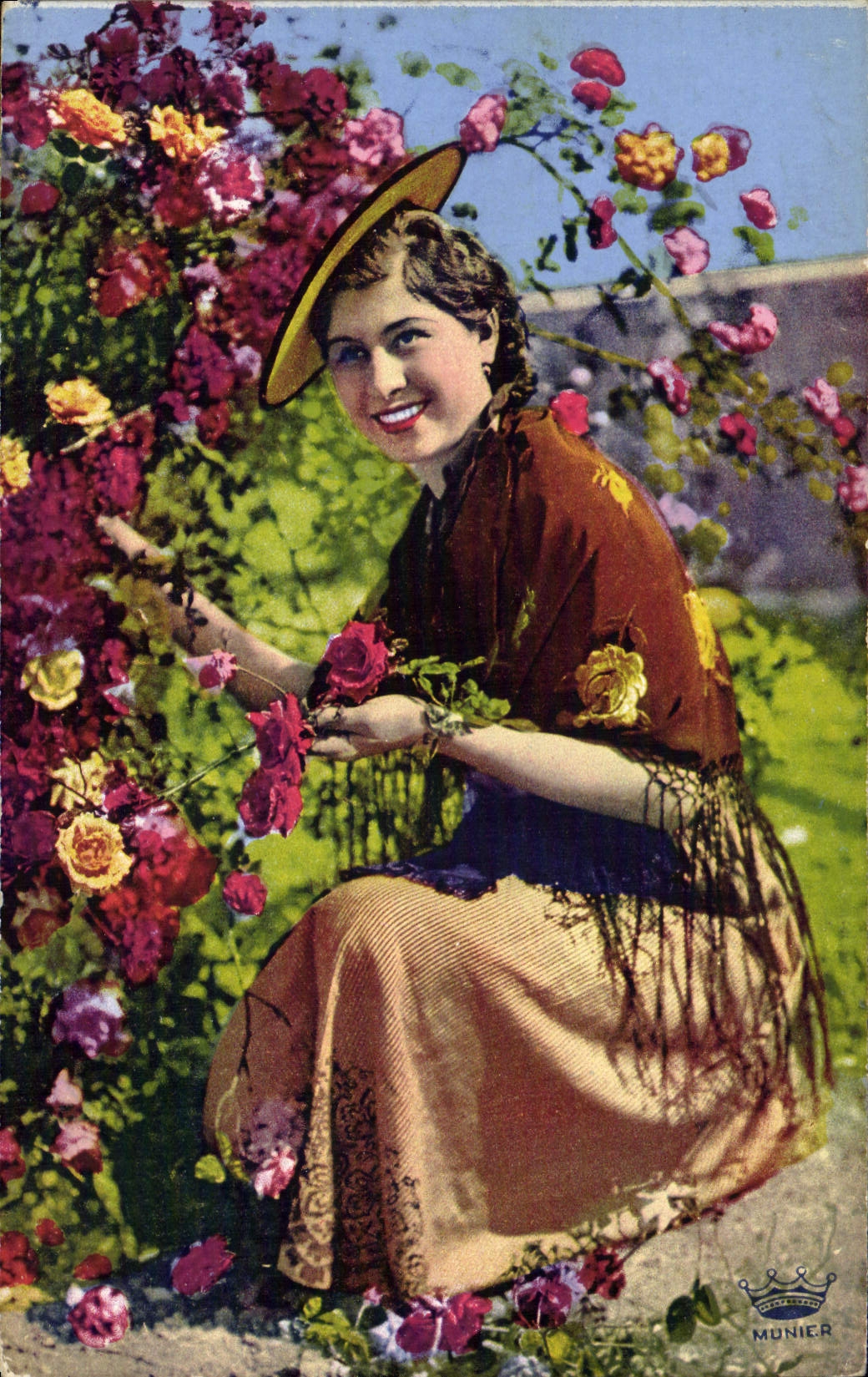 CPA Cote d'Azur La cueillette des roses Femme 