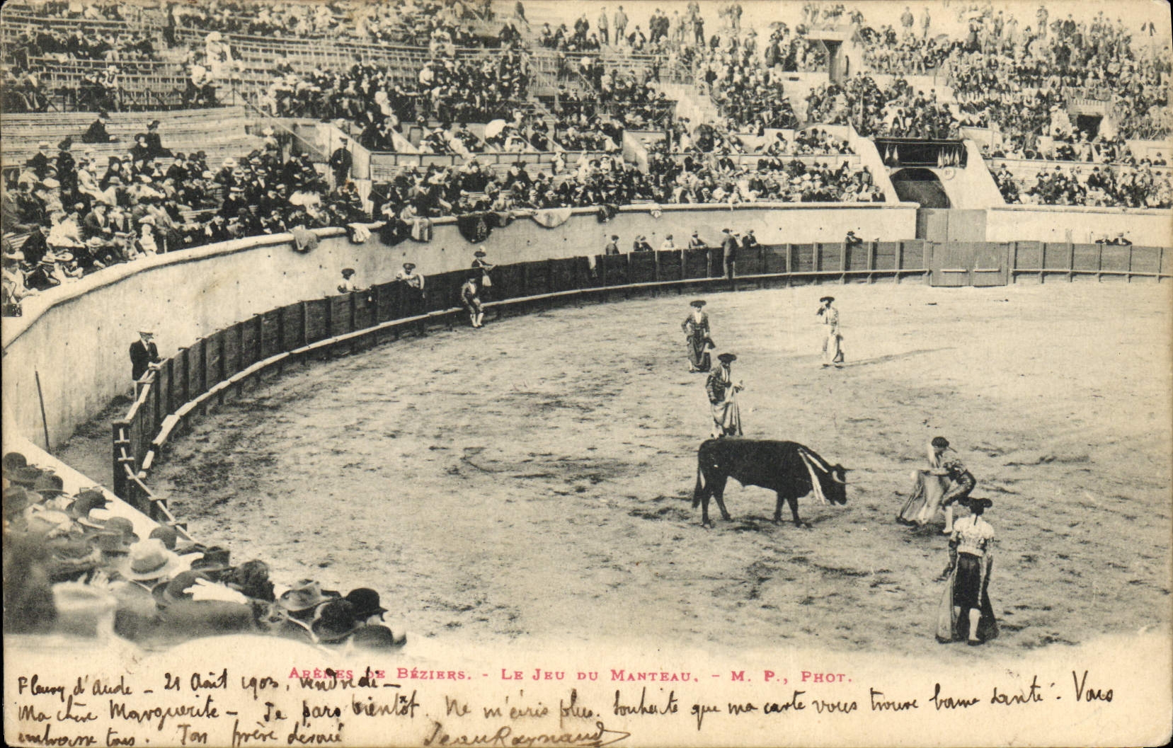 Postal Corrida Toro Arenas de Beziers el juego de abrigo