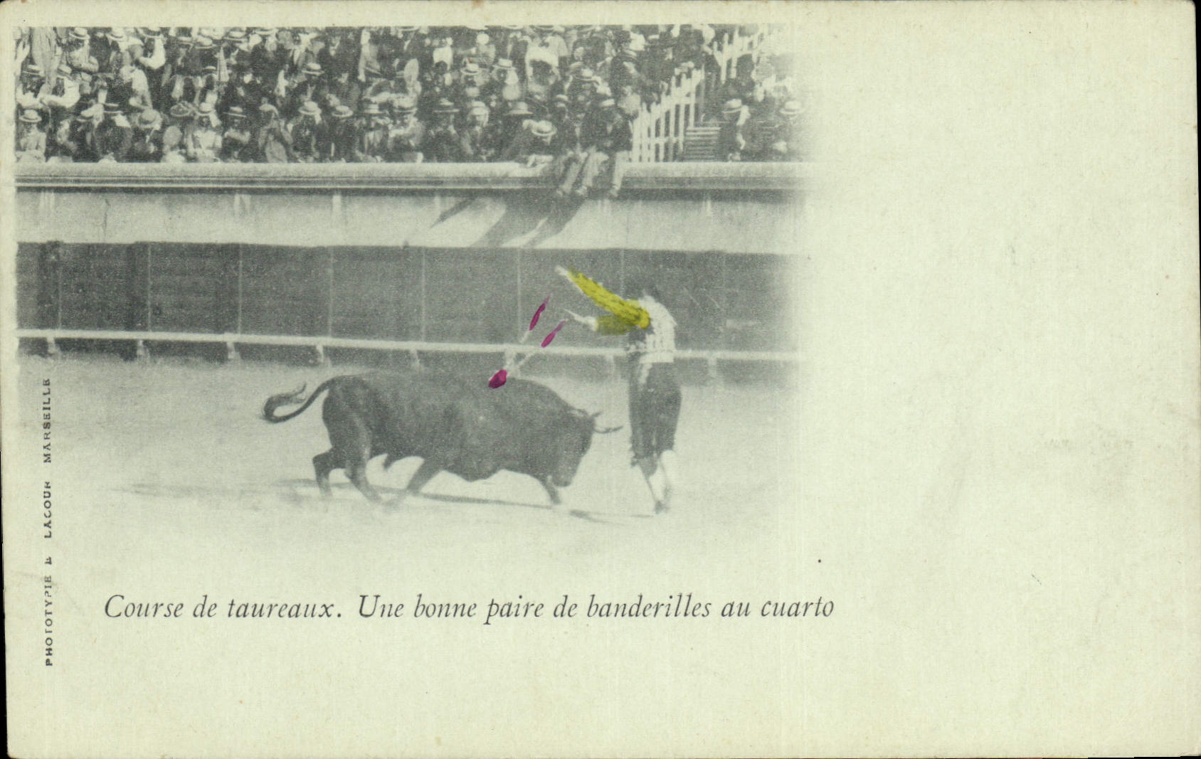 CPA Corrida Taureau Course de taureaux Une bonne paire de banderilles au cuarto 