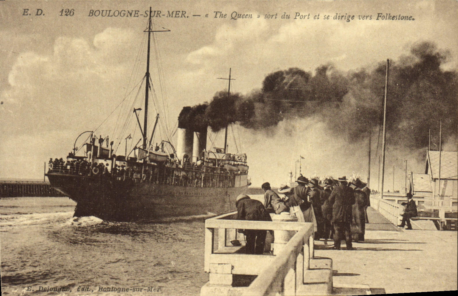 Vintage Postcard Bateau Boulogne Steamer on Mer The Queen leaves the port and moves towards Folkestone
