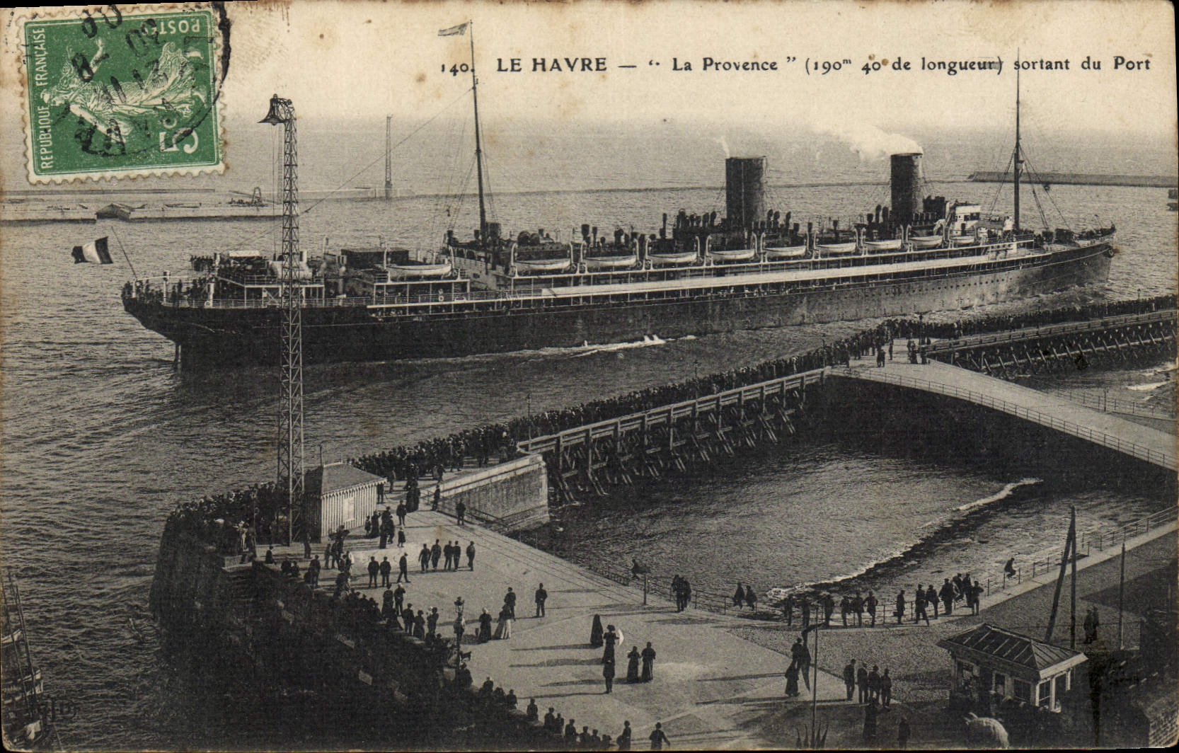 CPA Bateau Paquebot Le Havre La Provence sortant du port