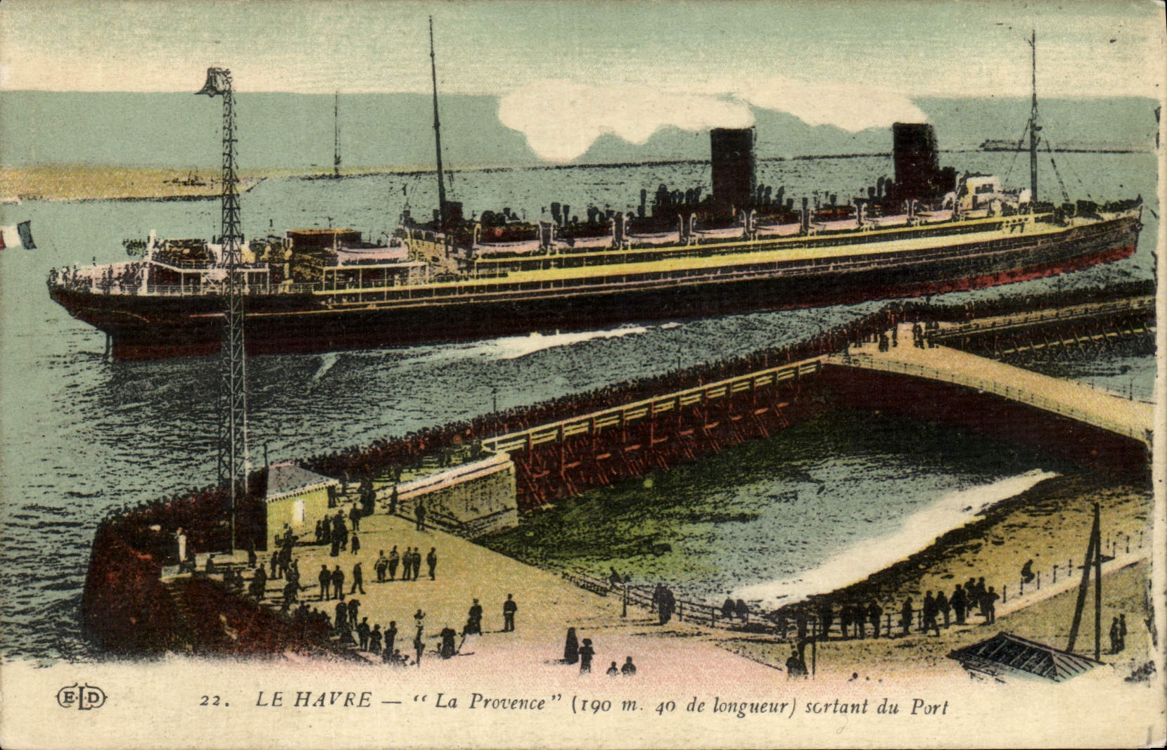 CPA Bateau Paquebot Le Havre La Provence sortant du port