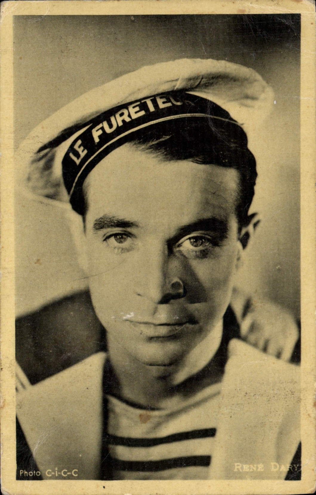 Postal Rene Dary Le el Fisgón Marin