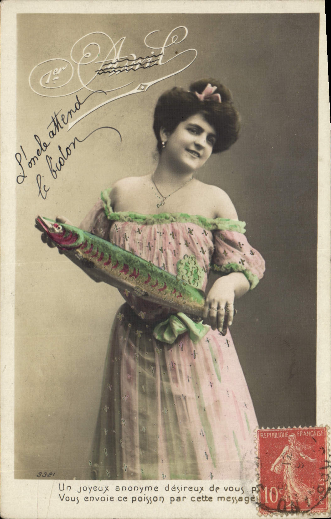 CPA Fantaisie Femme 1er Avril Poisson 