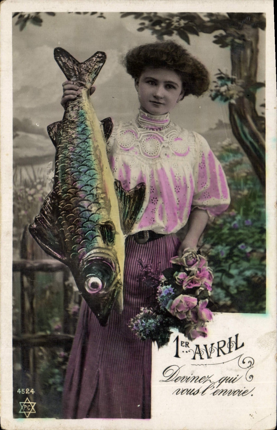 CPA Fantaisie Femme 1er Avril Poisson 