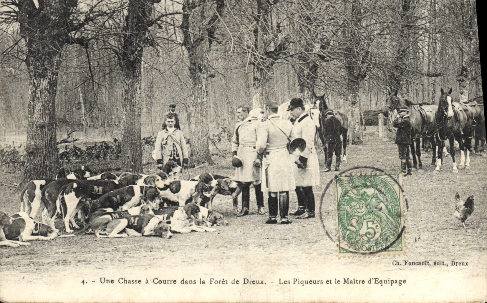 CPA Chasse Chien Chiens Une Chasse a courre dans la foret de Dreux Les piqueurs et le maitre d'equipage TOP 