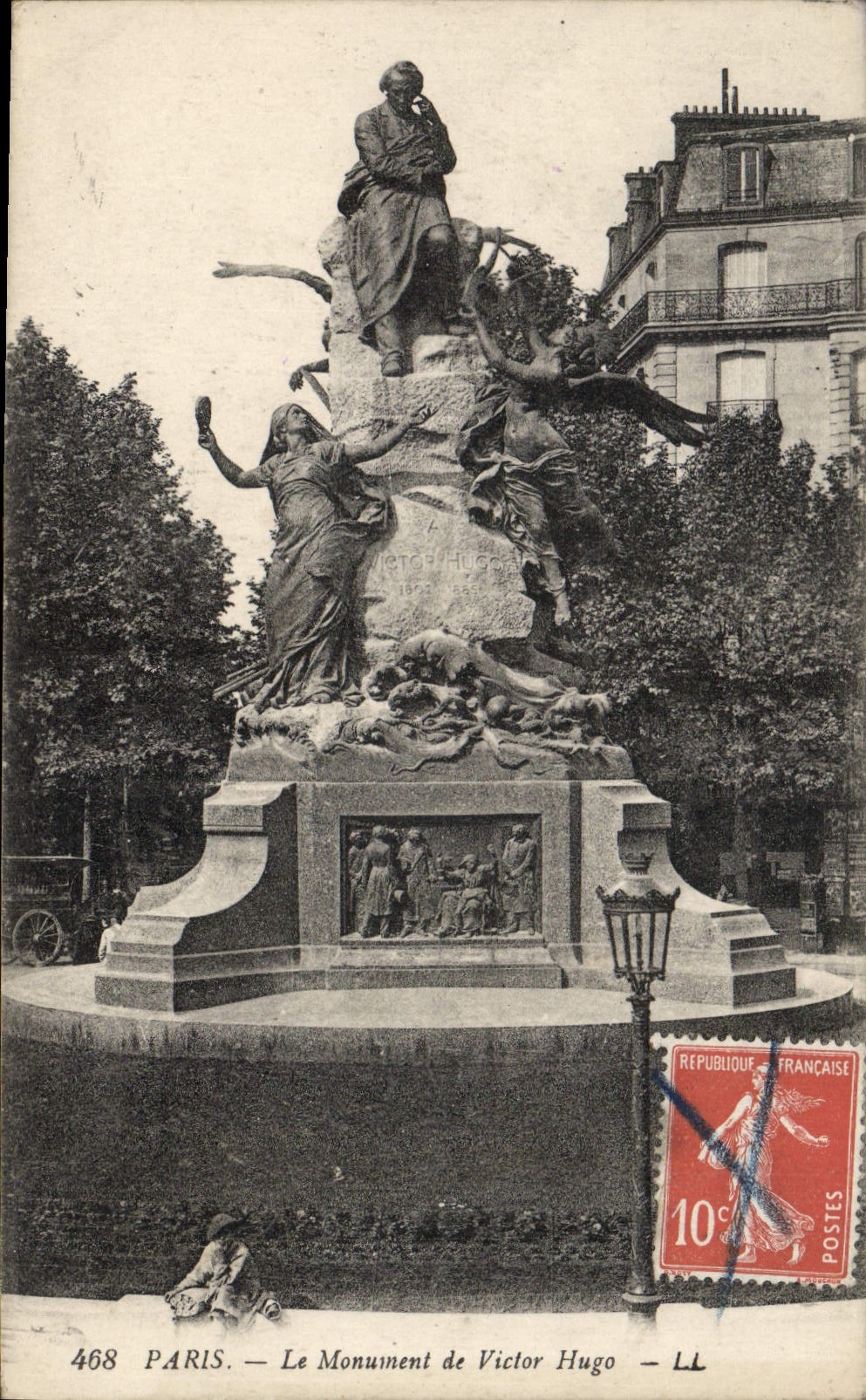 CPA Victor Hugo Paris Le monument 