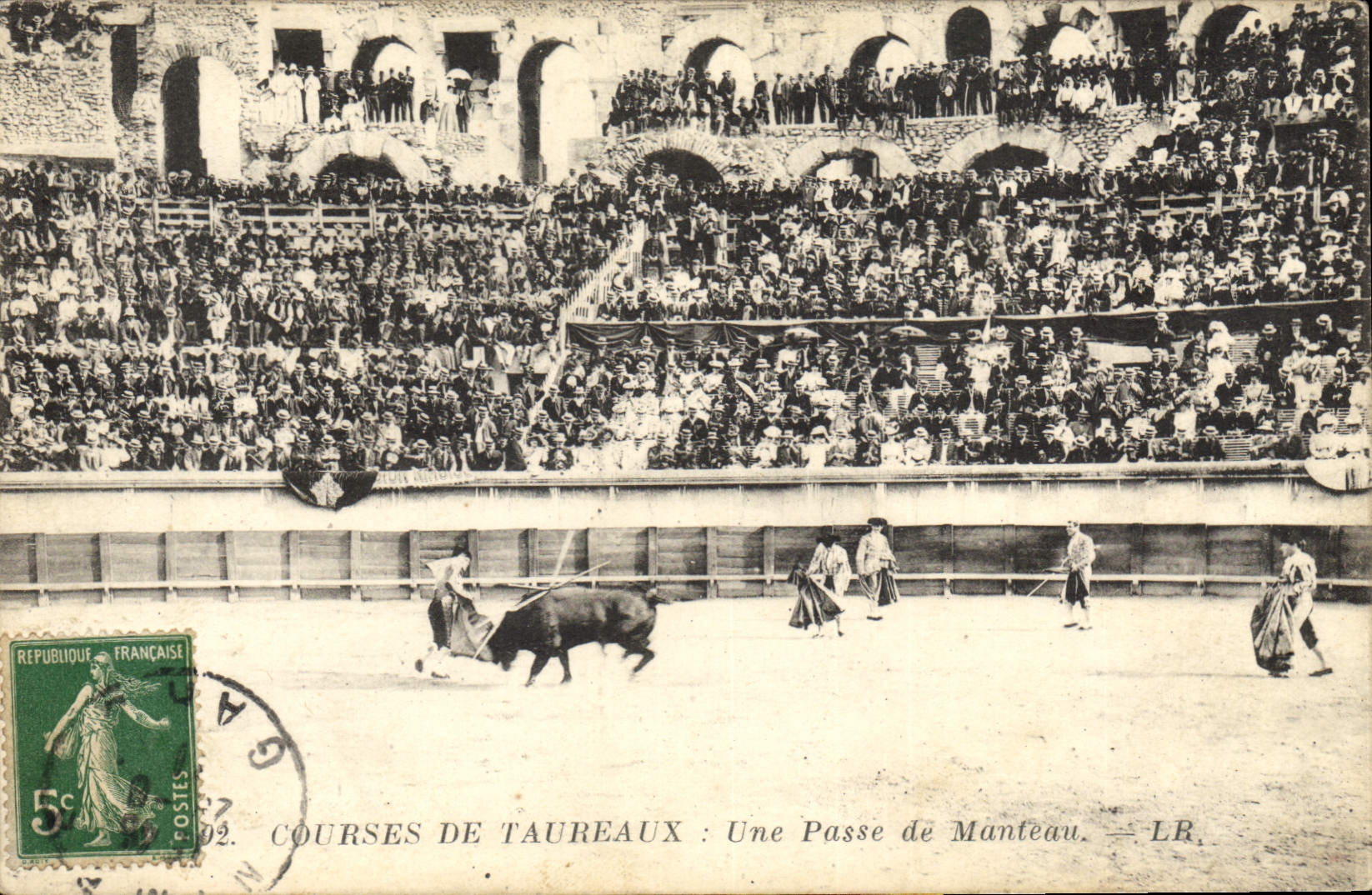 CPA Corrida Course de taureaux Une passe de manteau 