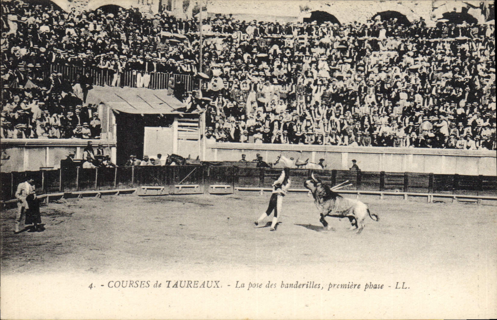 CPA Corrida Course de taureaux La pose de banderilles premiere phase 