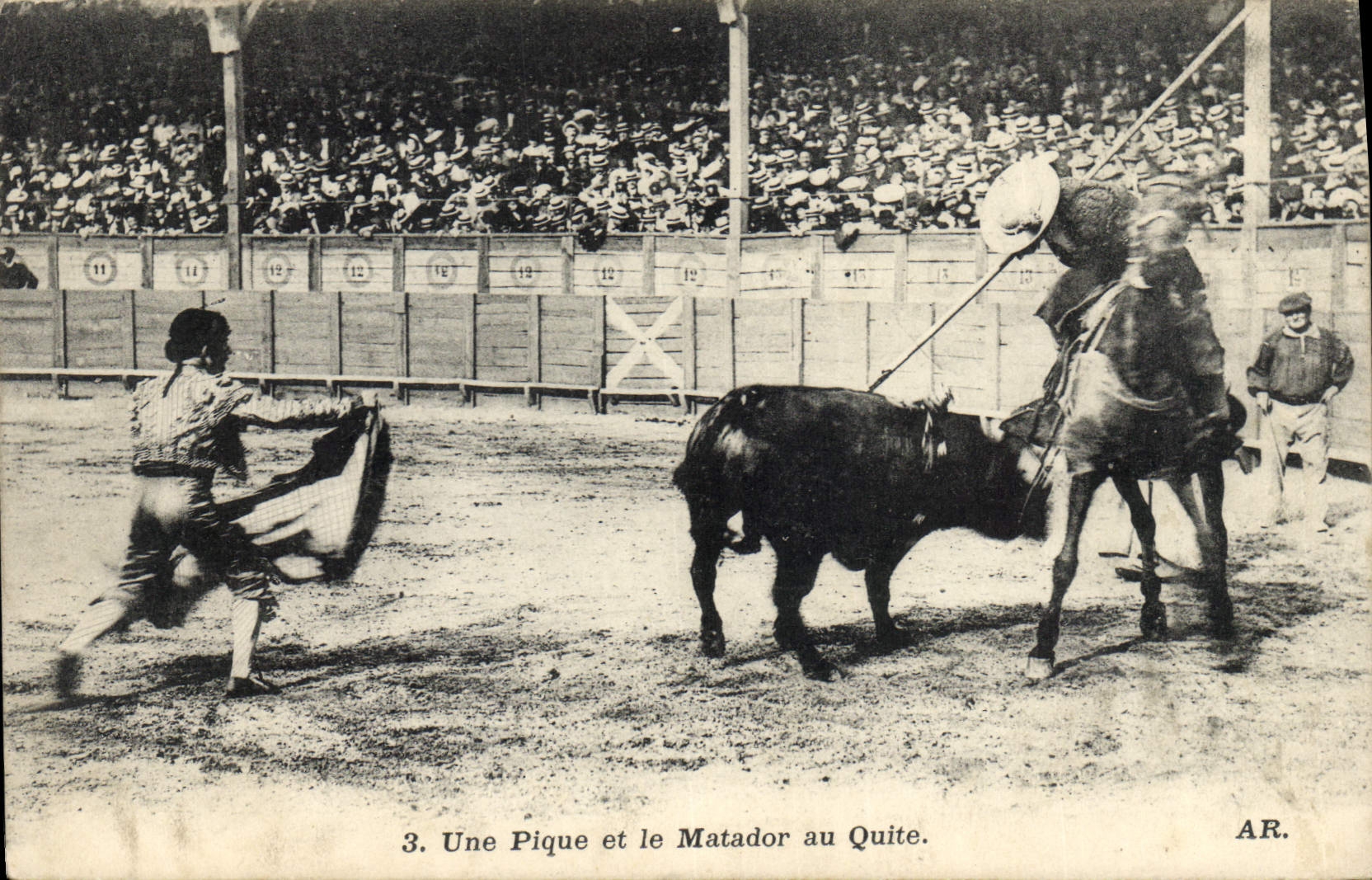 CPA Corrida Course de taureaux Une pique et la matador au Quite 
