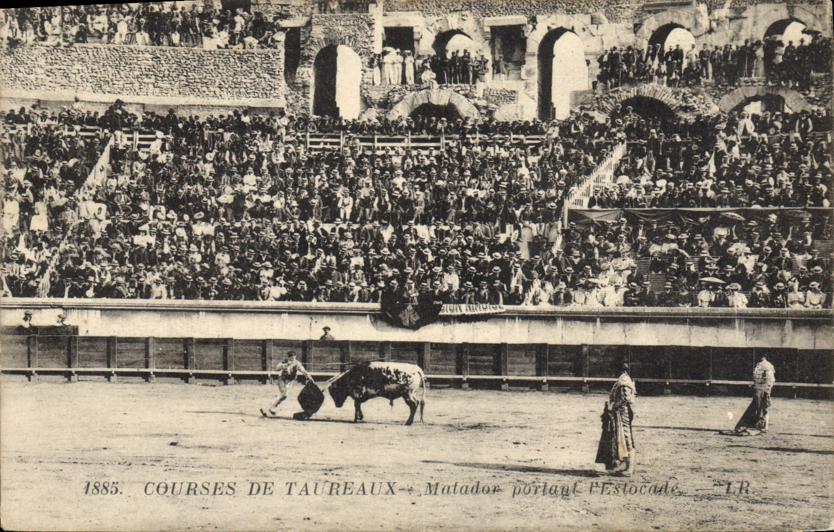 CPA Corrida Course de taureaux Matador portant l'estocade 