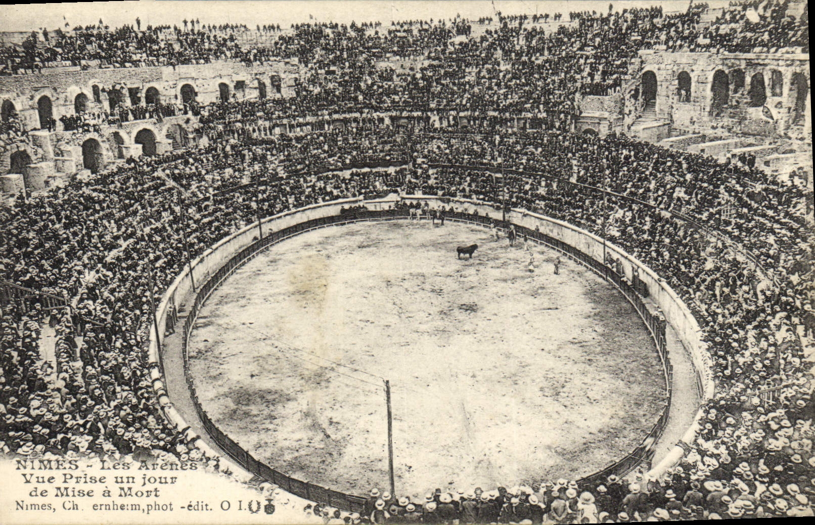 CPA Corrida Course de taureaux Nimes Les arenes Vue prise un jour de mise a mort