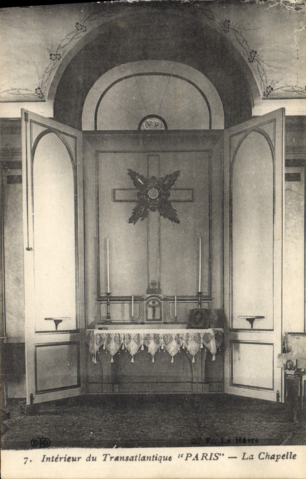 CPA Bateau Paquebot Interieur du Transatlantique Paris La chapelle