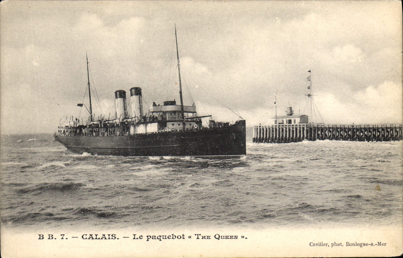 CPA Bateau Paquebot The Queen Calais 