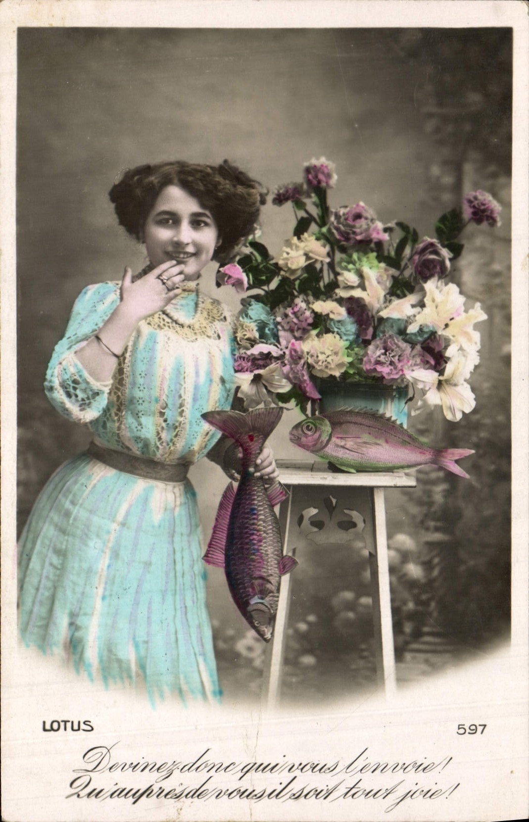 CPA Fantaisie Paques Poisson Femme 