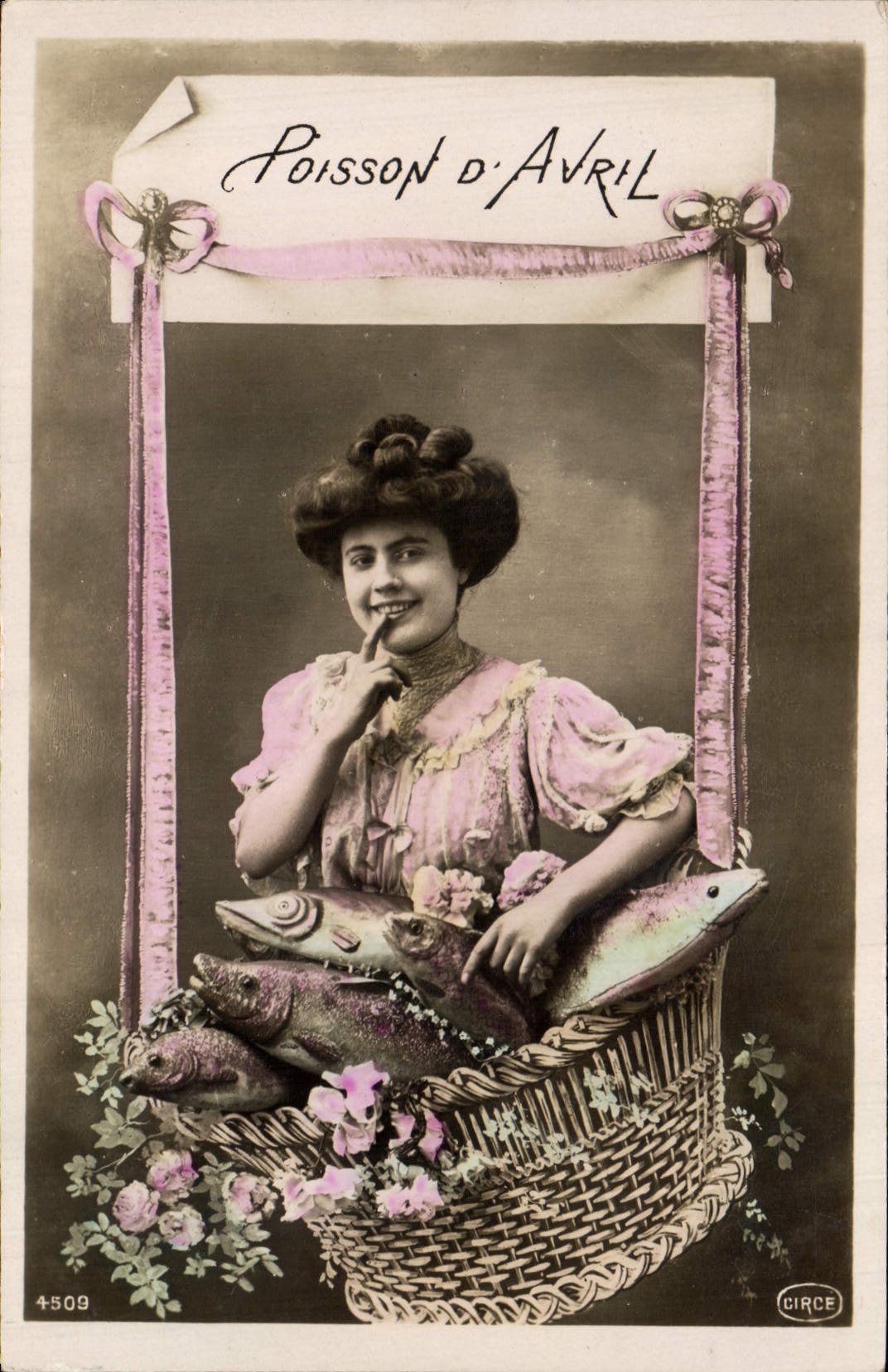 CPA Fantaisie Paques Poisson Femme 