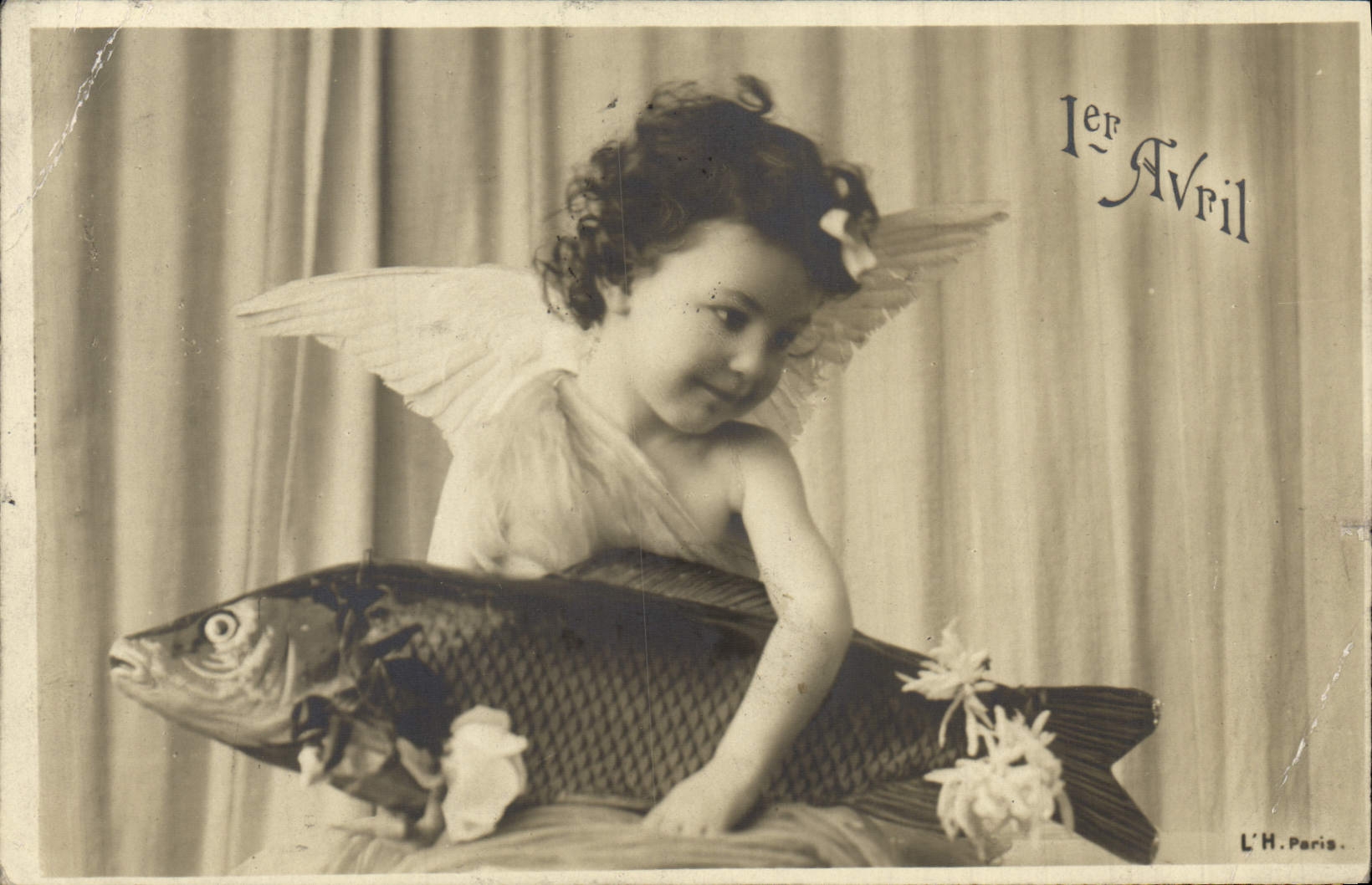 CPA Fantaisie Paques Poisson Enfant Ange 