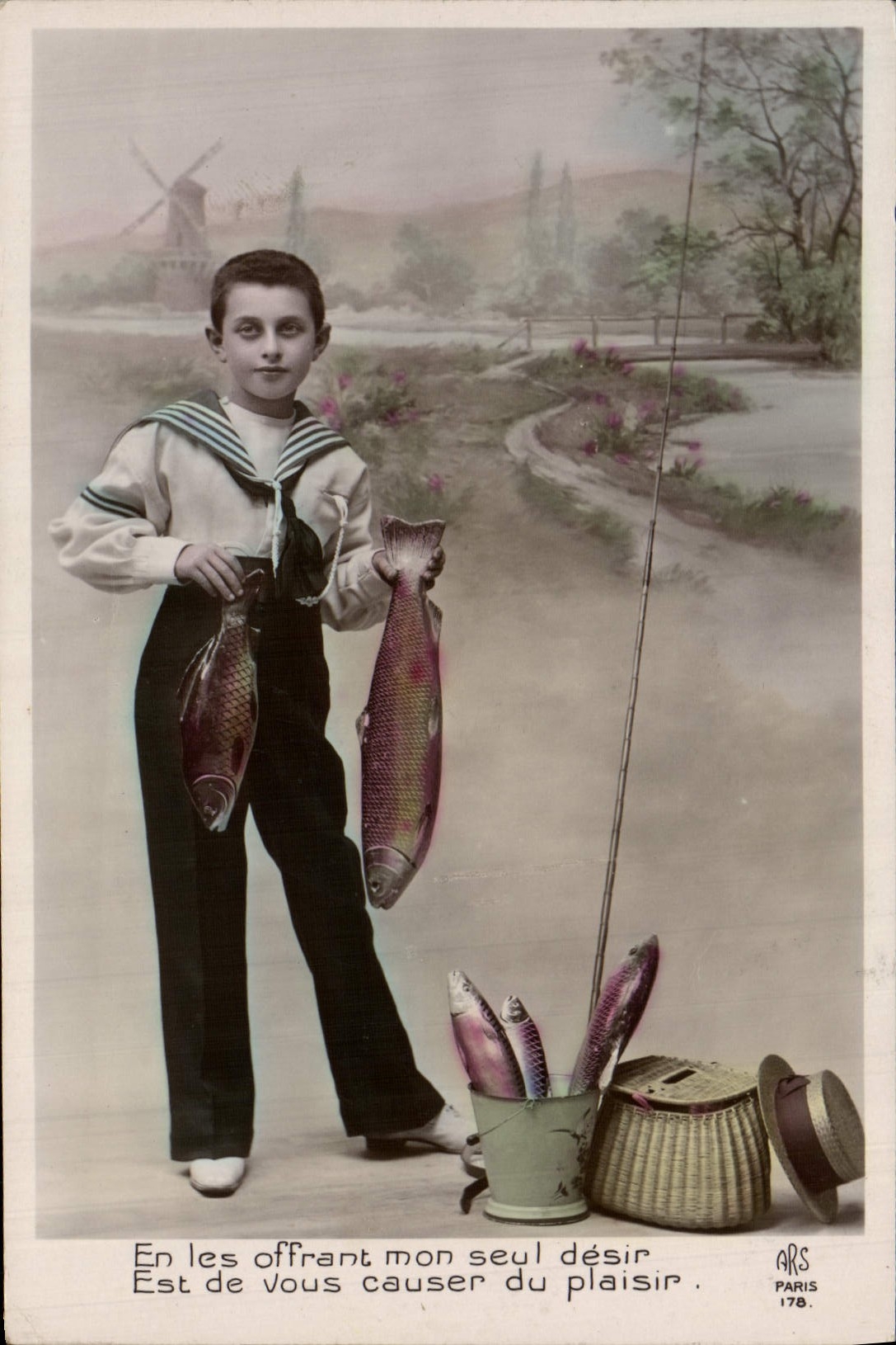 CPA Fantaisie Paques Poisson Enfant 