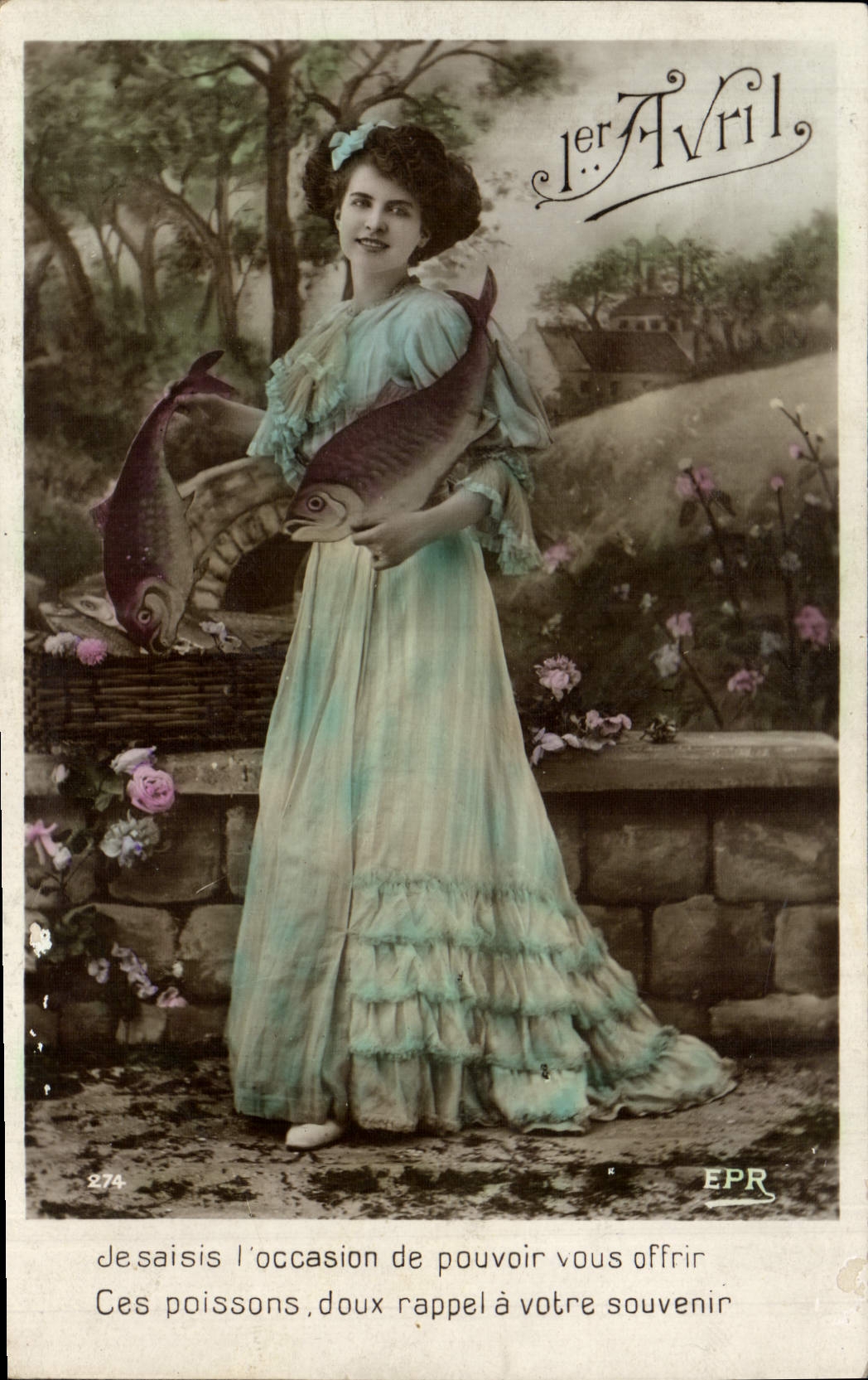 CPA Fantaisie Paques Poisson Femme 