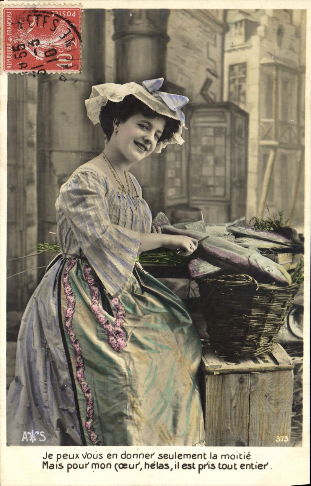 CPA Fantaisie Paques Poisson Femme 