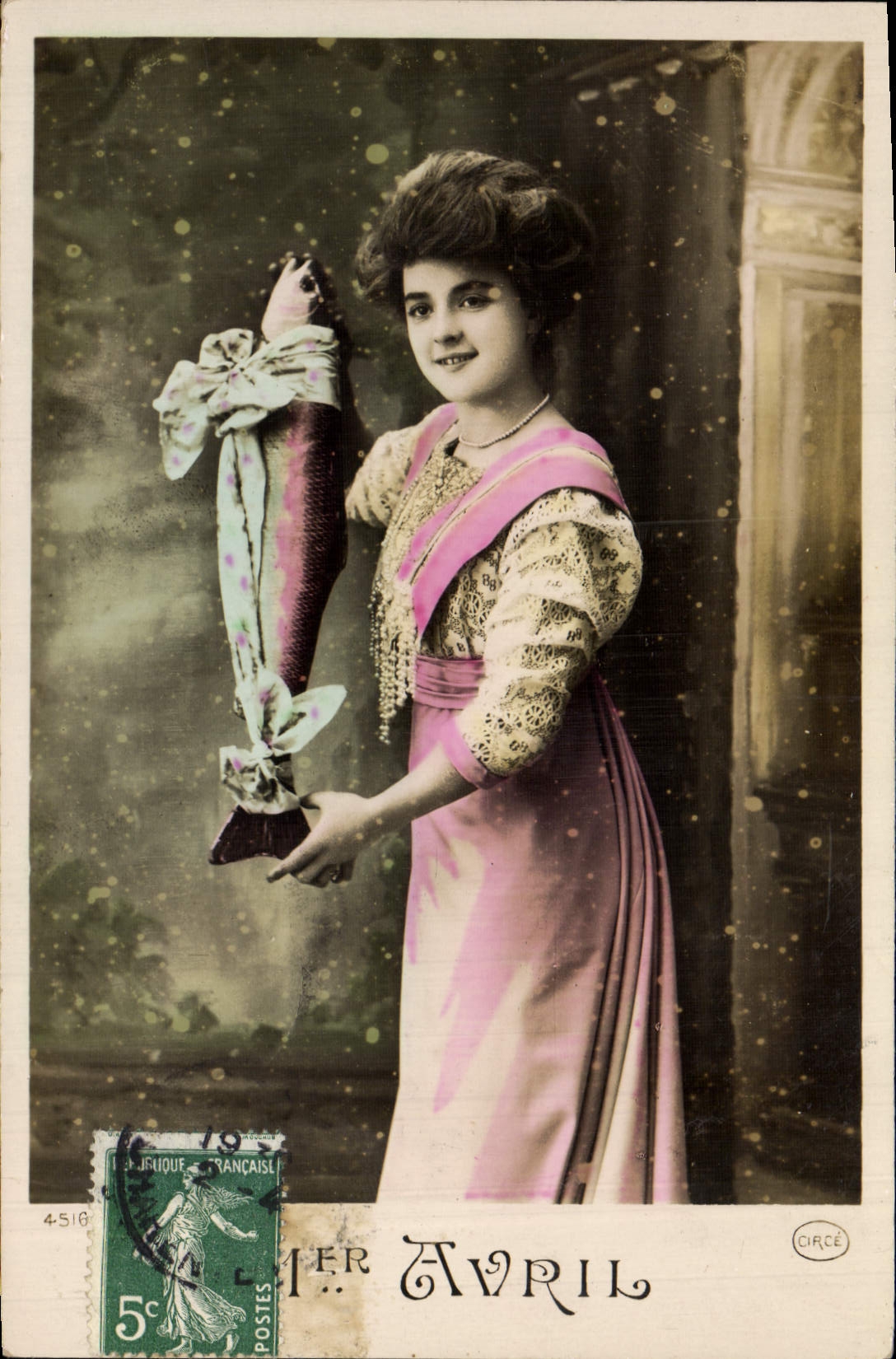 CPA Fantaisie Paques Poisson Femme 