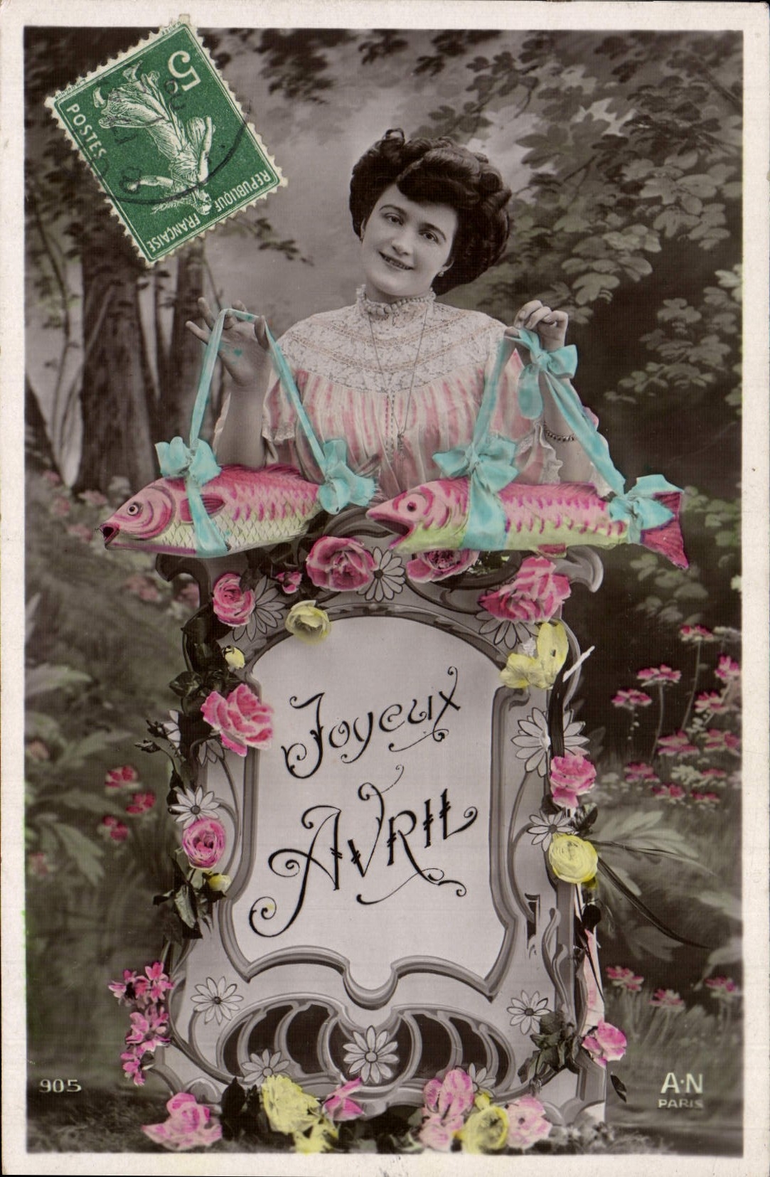 CPA Fantaisie Paques Poisson Femme 