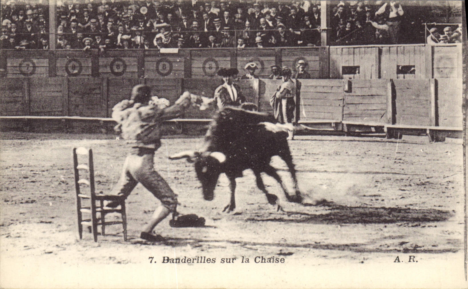 CPA Corrida Course de taureaux Banderilles sur la Chaise