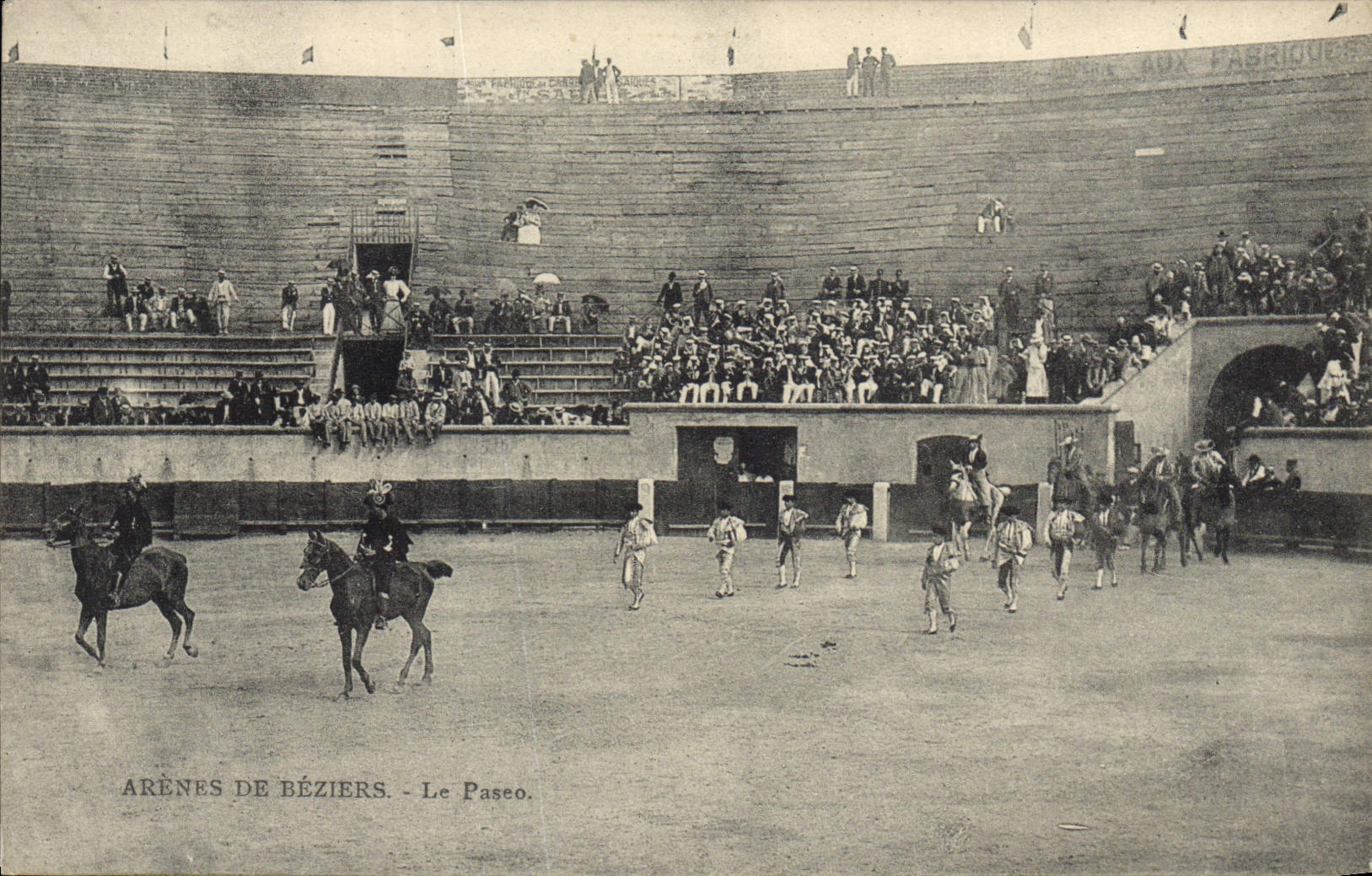 CPA Corrida Course de taureaux Arenes de Beziers Le paseo TOP 