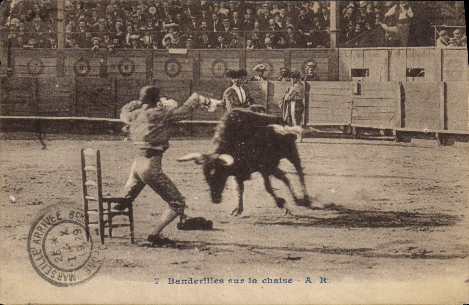 CPA Corrida Course de taureaux Banderilles sur la chaise