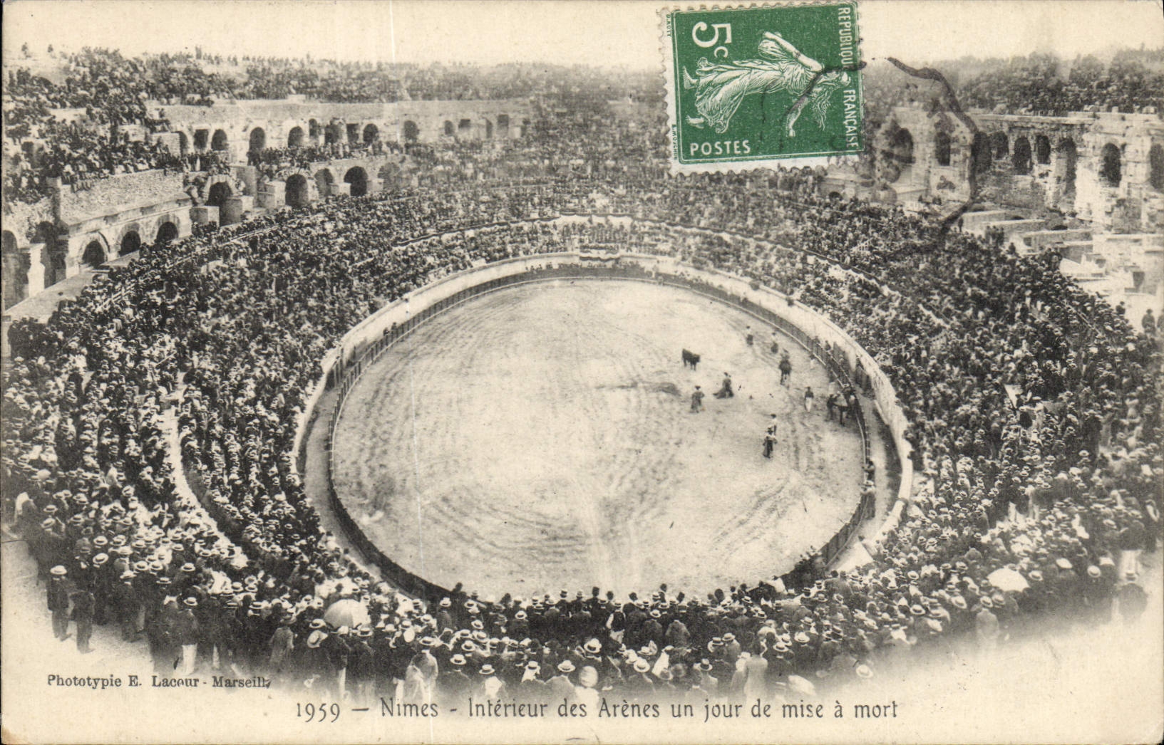 CPA Corrida Course de taureaux Nimes Interieur des arenes un jour de mise a mort 