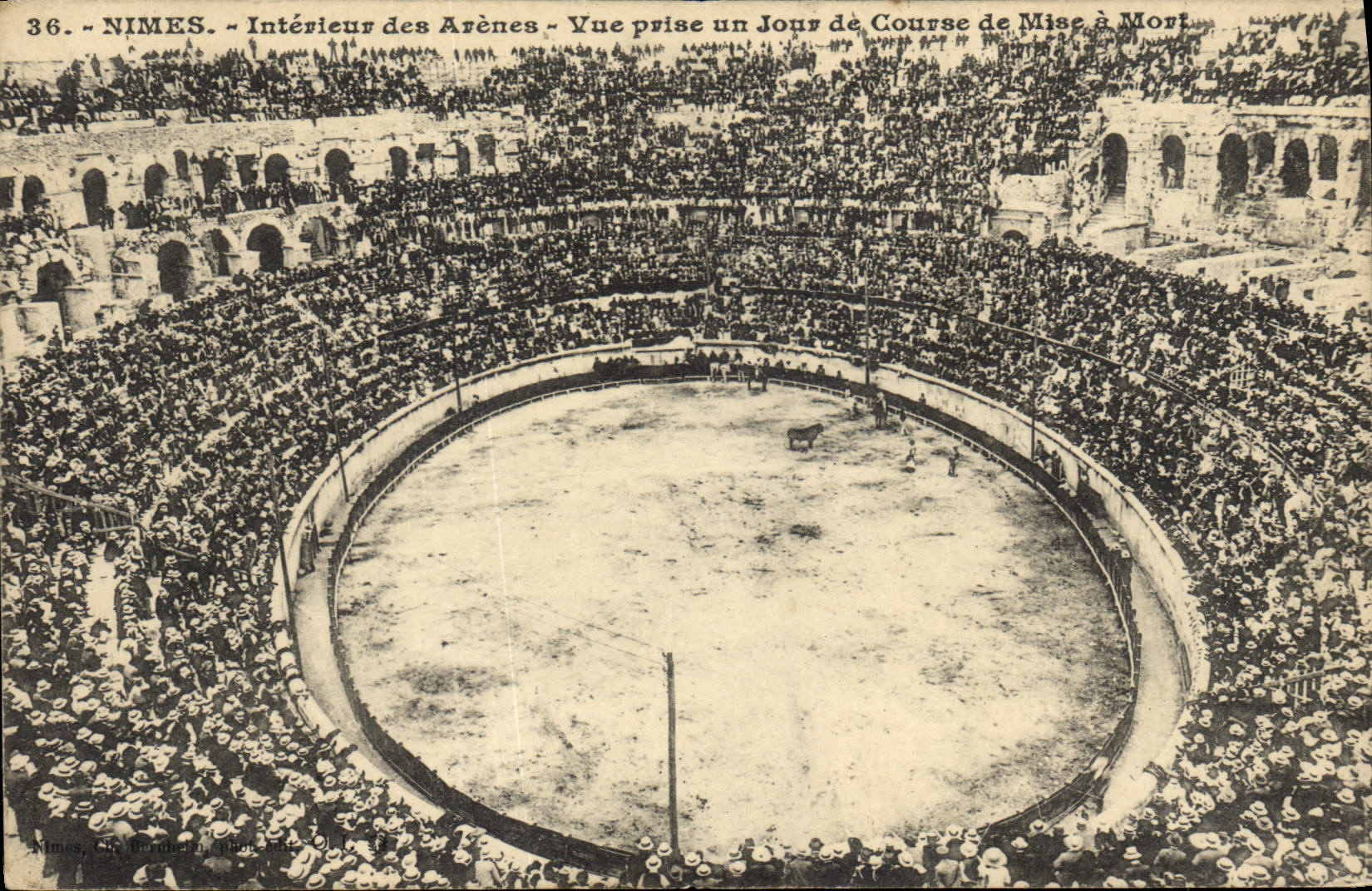 CPA Corrida Course de taureaux Nimes Interieur des arenes Vue prise un jour de course de mise a mort 